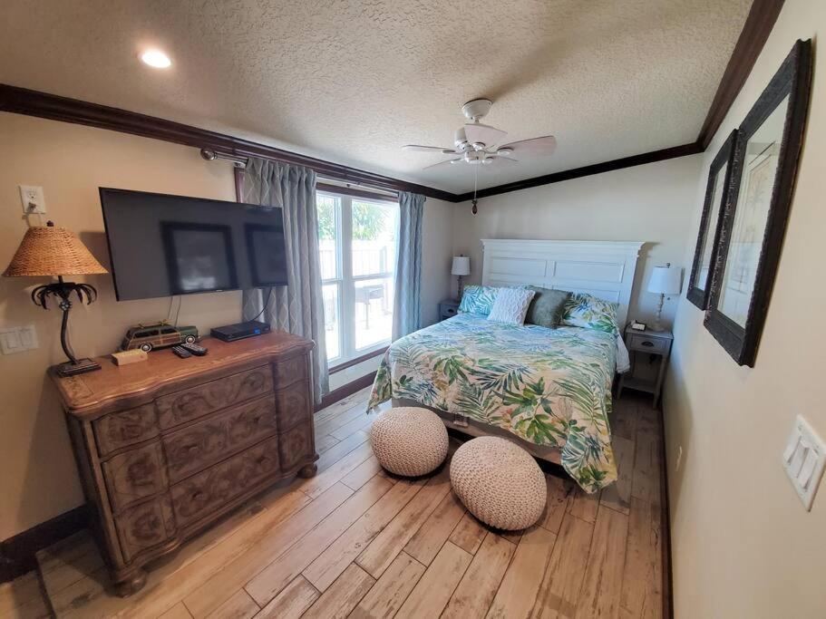 Hawaiian Cottage - Heated Pool Walk To The Beach Коко Бийч Екстериор снимка