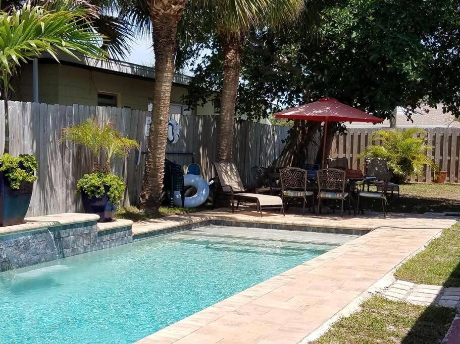 Hawaiian Cottage - Heated Pool Walk To The Beach Коко Бийч Екстериор снимка